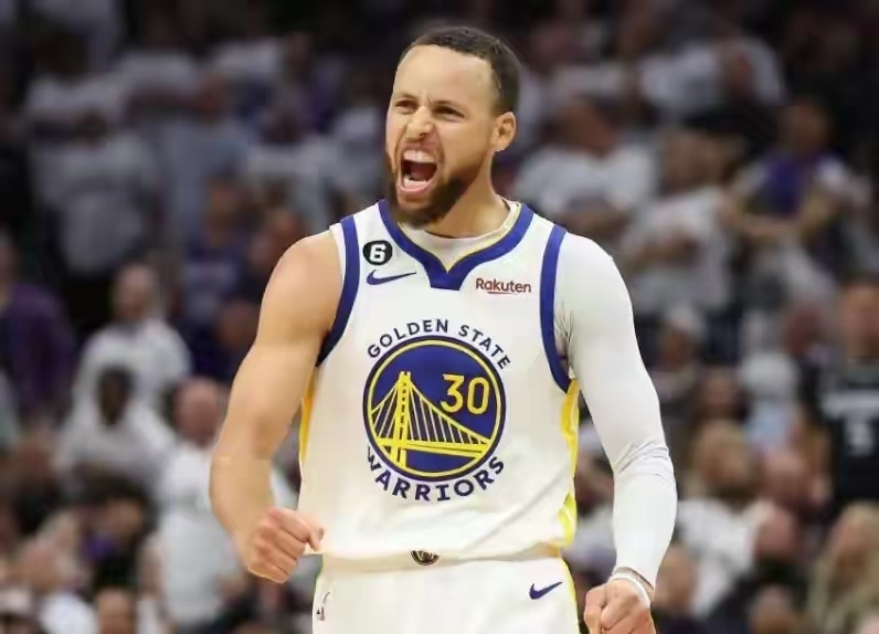 年则是带队, src, 年詹姆斯拿